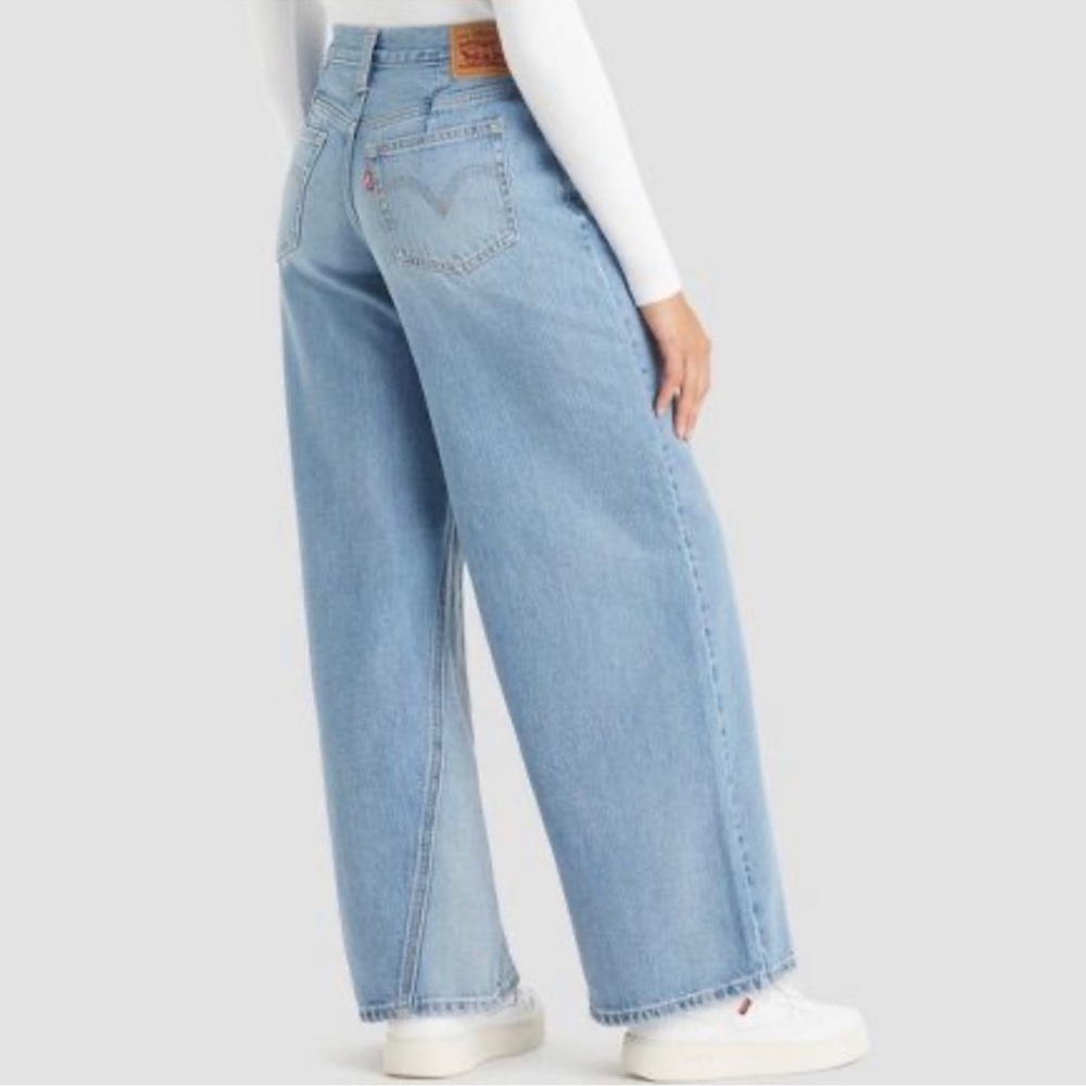 NWT Levi's Women's Sky Blue Wide Leg Jeans - Picture 2 of 9